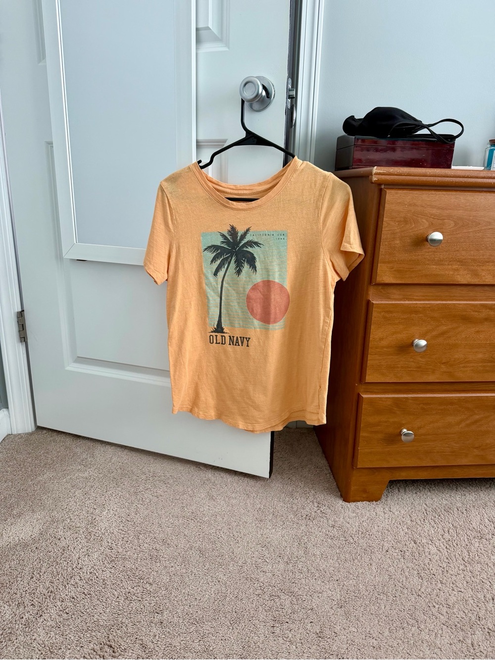 Medium Old Navy tee